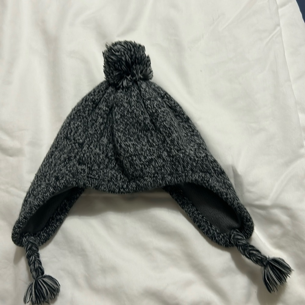 3 old Navy winter hats 💥